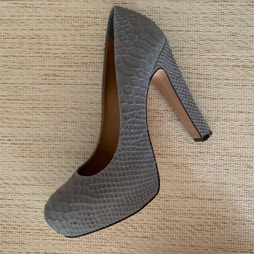 Pour La Victoire Irina II Platform Pumps. Gray Embossed Snakeskin. Size 10. EUC. - Picture 14 of 14